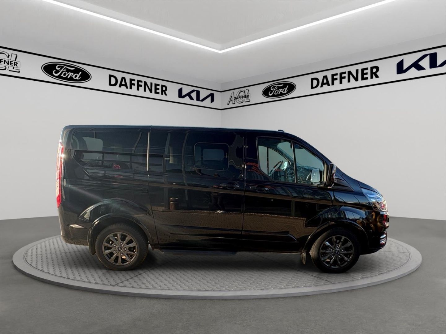 Fahrzeugabbildung Ford Tourneo Custom Kombi 320 L1 Titanium X Kamera AH