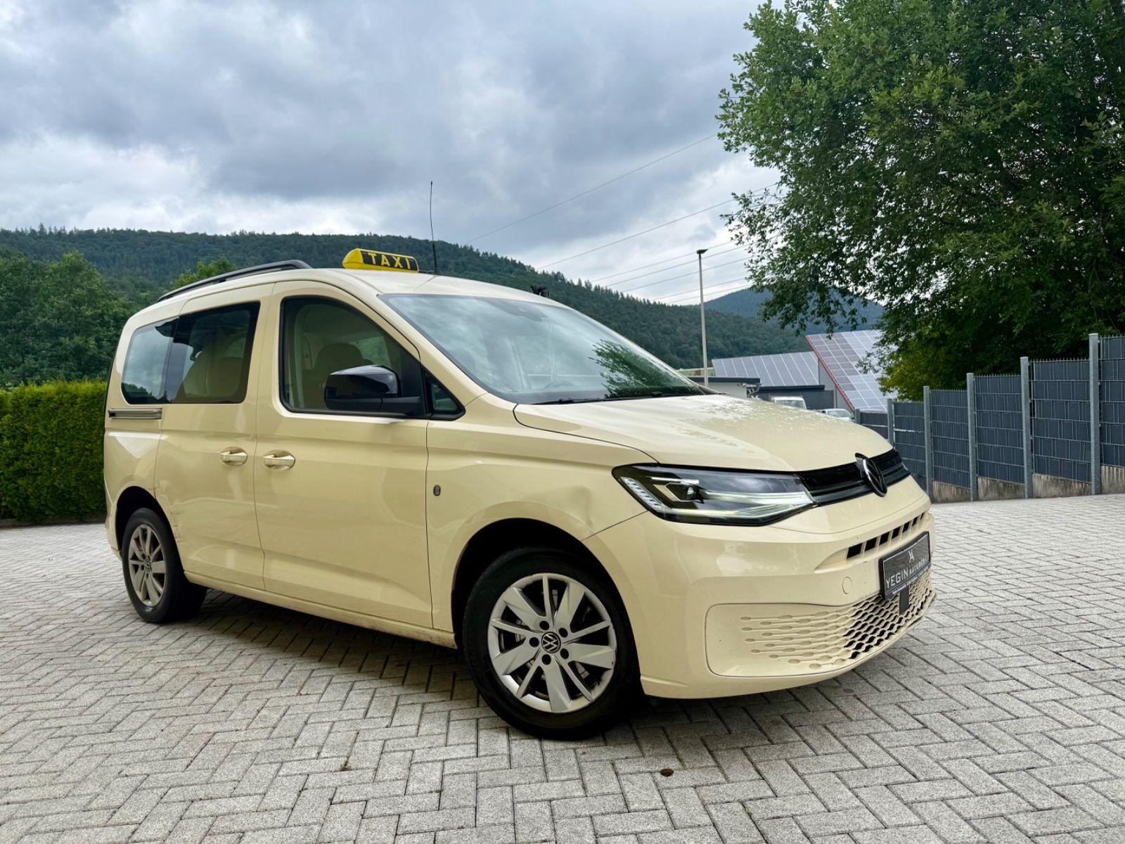 VW Caddy 2.0 TDI Life Klima-LED-ACC