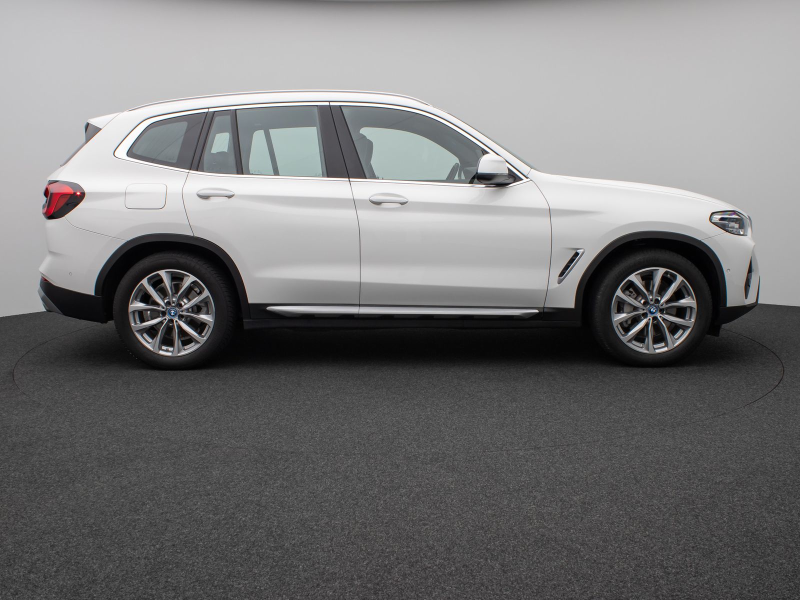 Fahrzeugabbildung BMW X3 xD30e  Panorama Kamera HUD DAB H/K AHK Sport