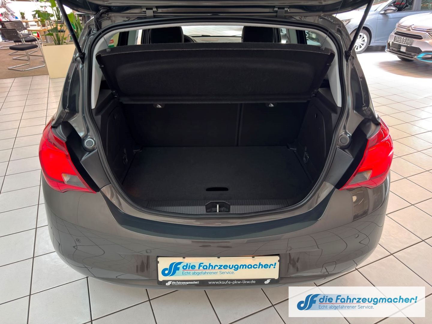 Fahrzeugabbildung Opel Corsa E drive Automati SHZ LenkradH Temp PDC Ber
