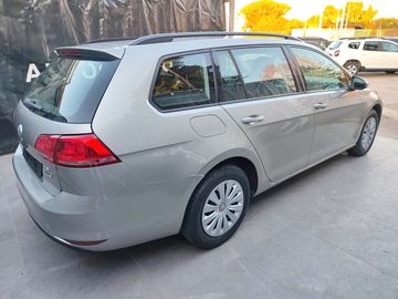 Volkswagen Golf - 6