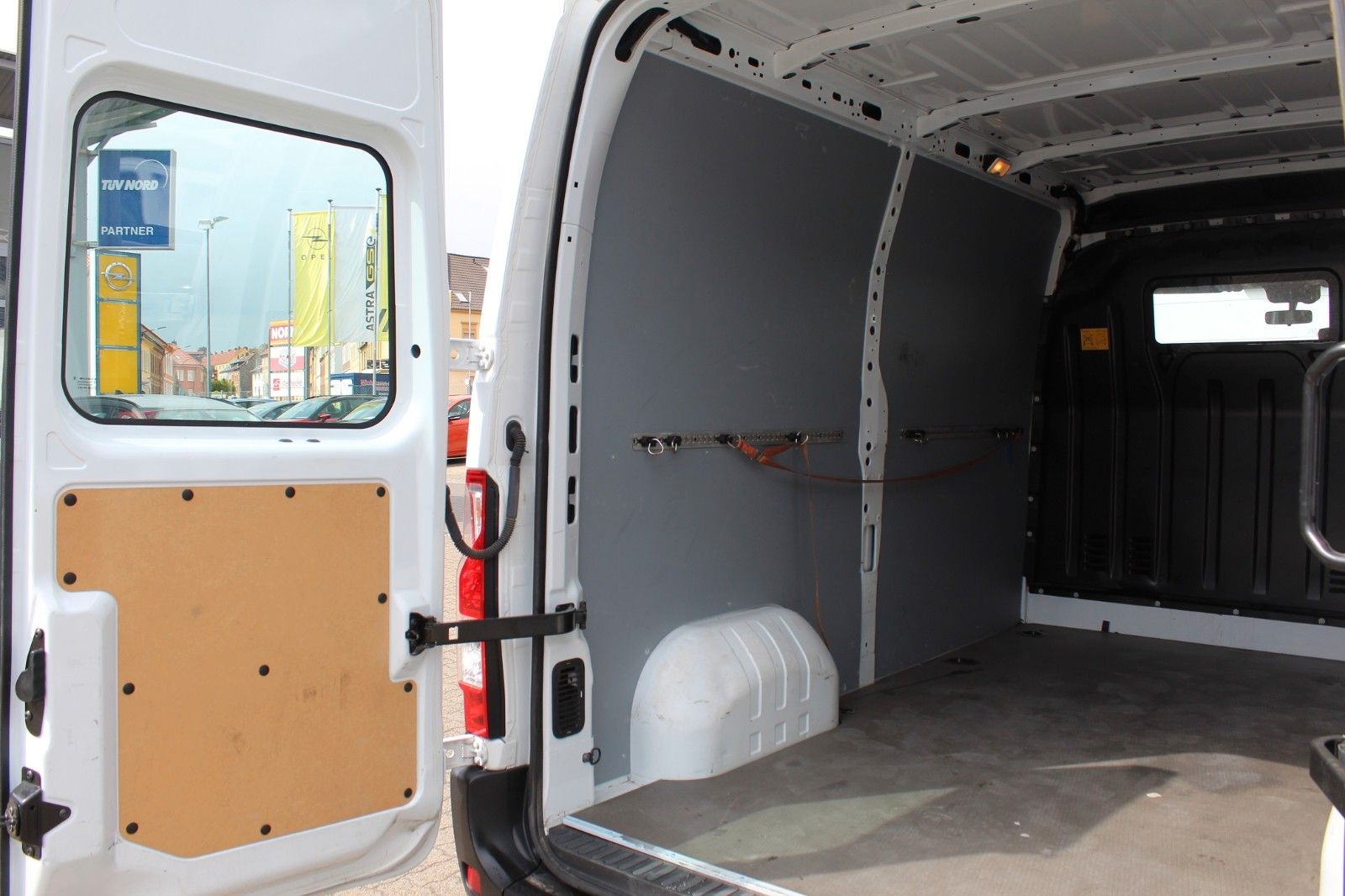 Fahrzeugabbildung Opel Movano B L2H2 3,3t AC/PDC/LED/TEMPOMAT
