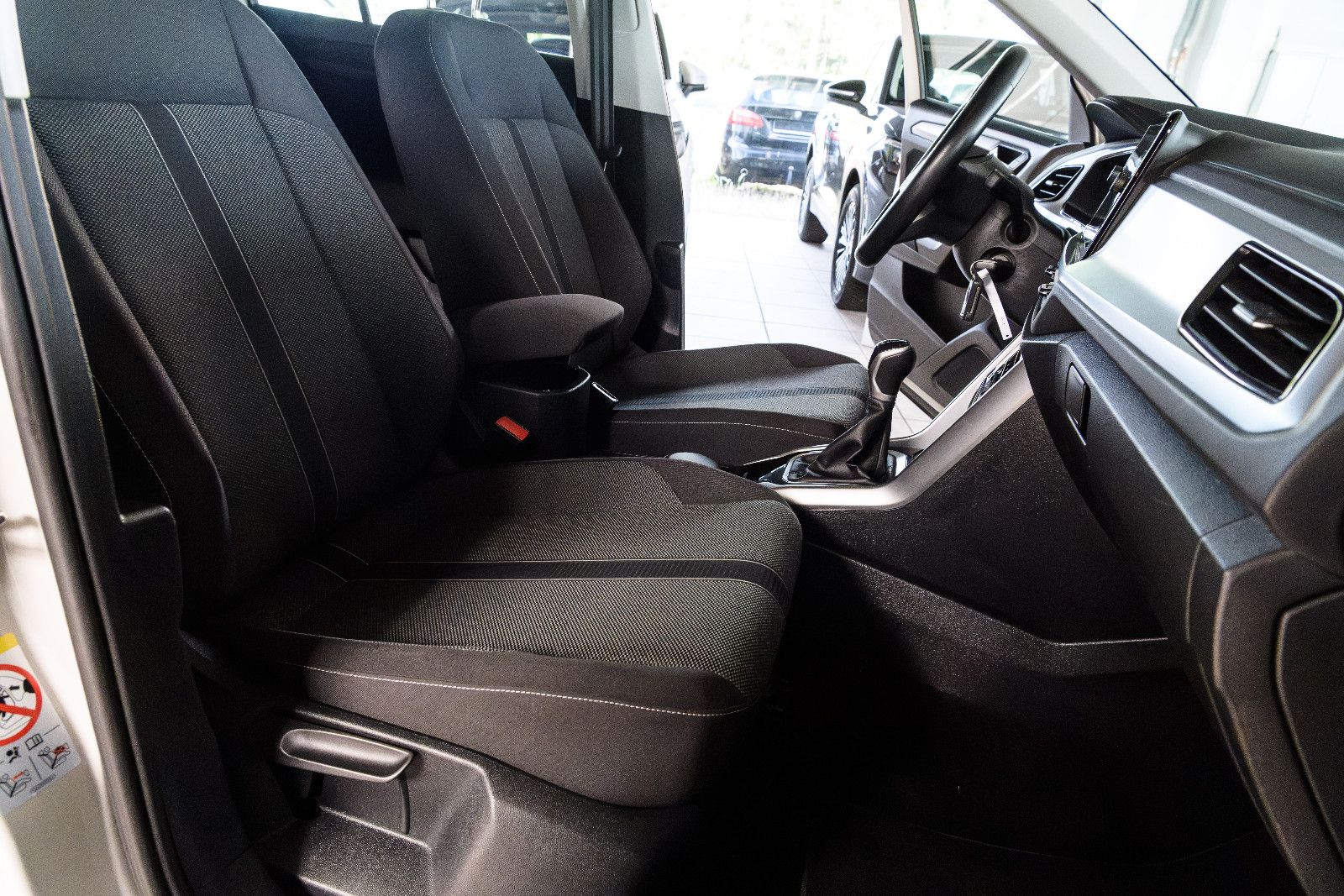 Fahrzeugabbildung Volkswagen T-Roc Life +LED+AW+Cockpit PRO+Park Assist+Ascot