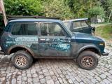 Lada Set aus 1  Lada + 1/2 Lada + Ersatzteile - gebrauchte Lada Niva aus dem Jahr 2008