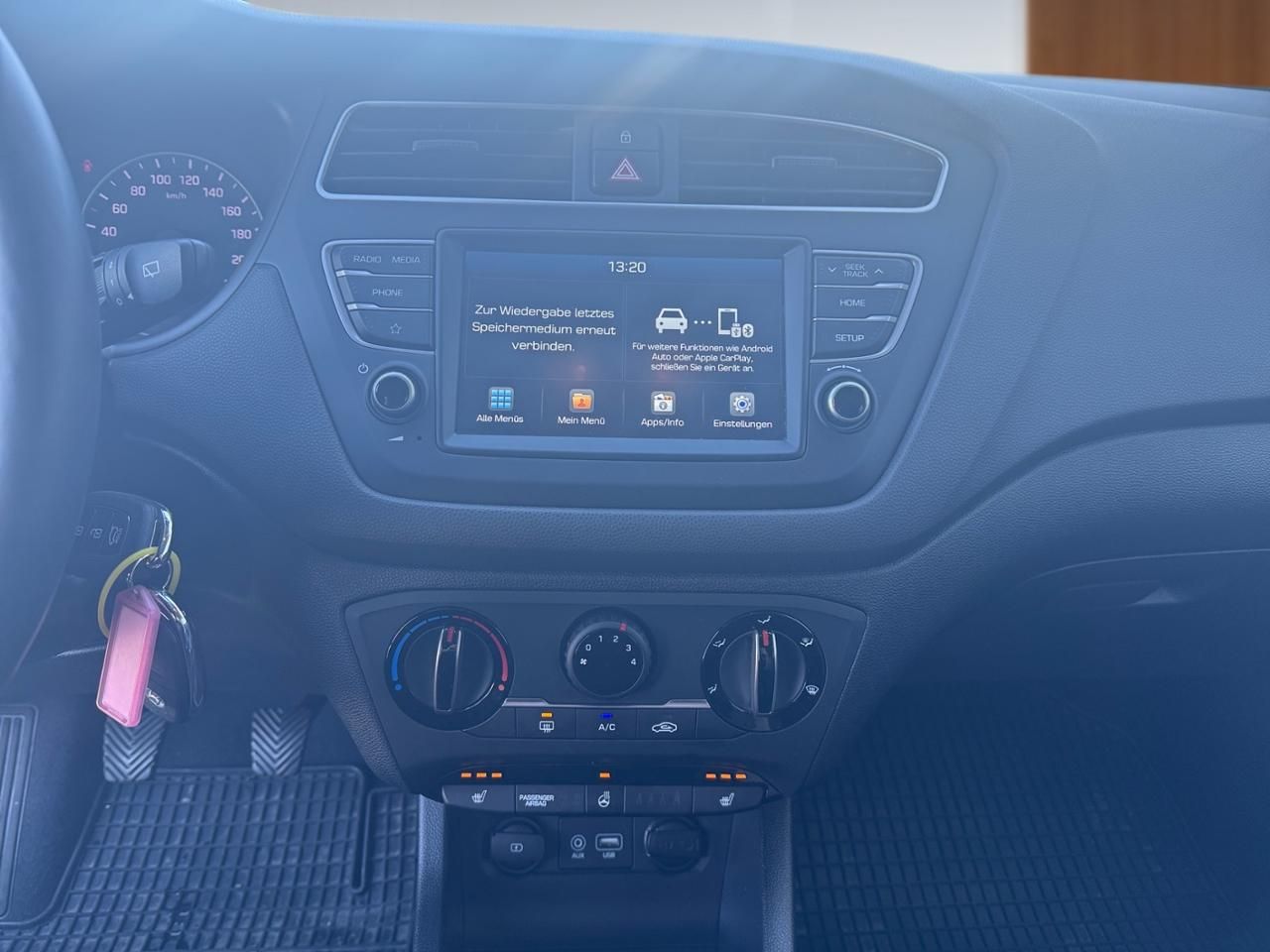 Fahrzeugabbildung Hyundai i20 TREND KAMERA*SHZ*LHZ*CARPLAY*KLIMA*PDC*RADIO