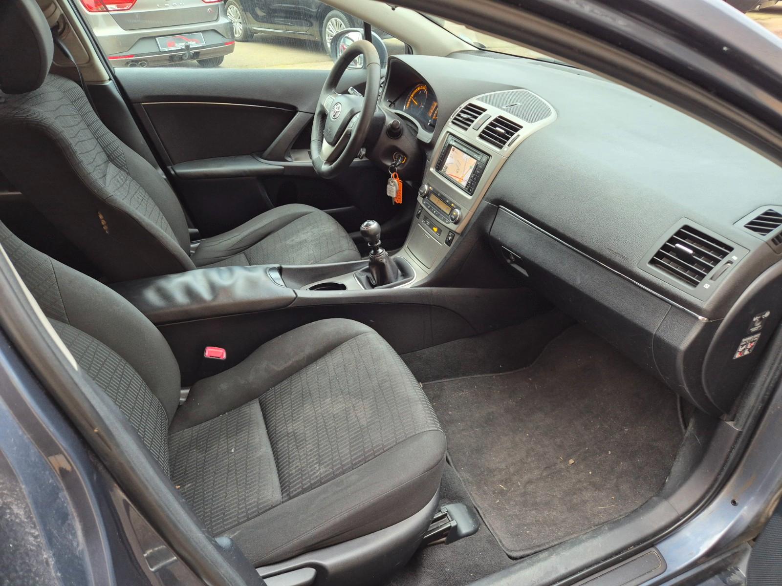 Toyota Avensis 2010 — photo 9