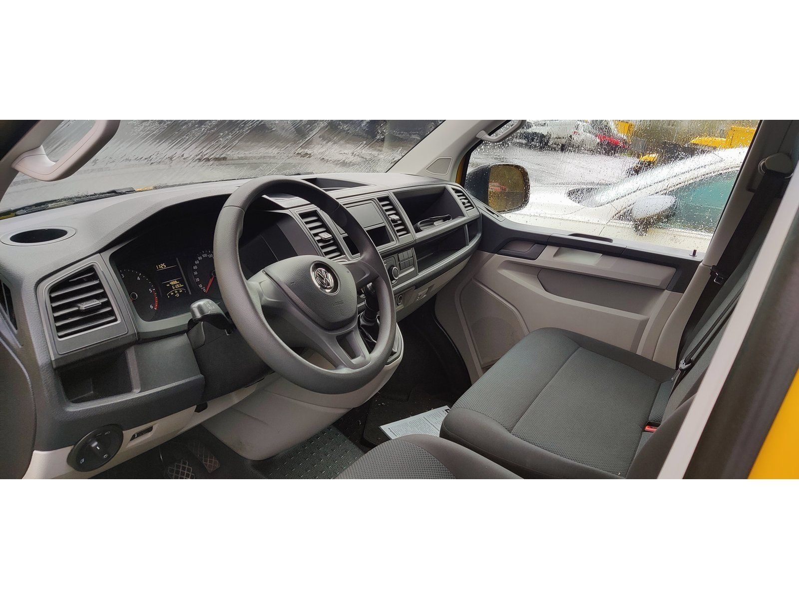 Fahrzeugabbildung Volkswagen T6 Transporter Kasten TDI *mit Gebrauchsspuren