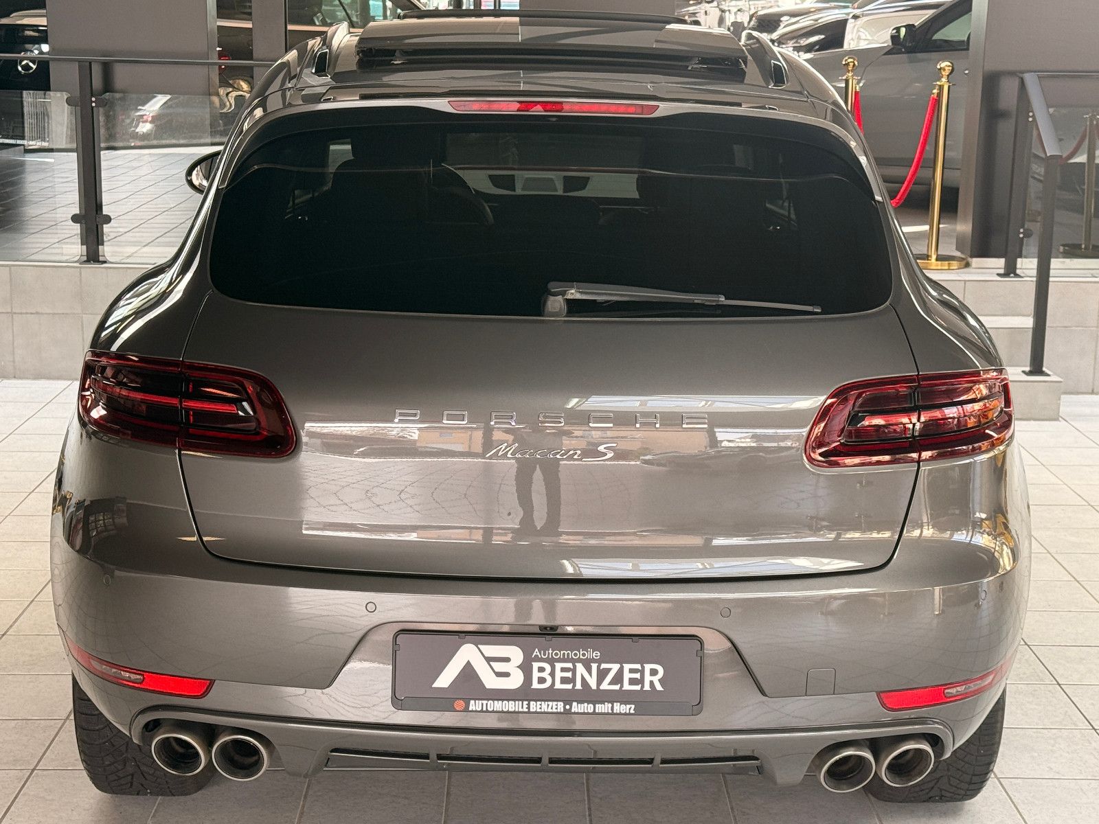 Fahrzeugabbildung Porsche Macan S Diesel/PANO/360°/MEMORY/SOUND/SHZ