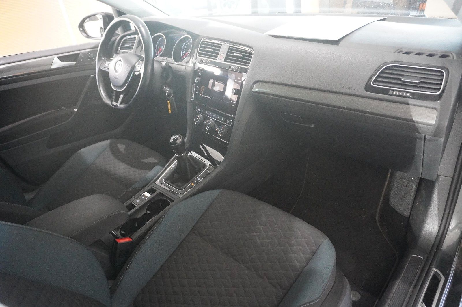 Fahrzeugabbildung Volkswagen Golf VII VAR. 1.6 TDI IQ-DRIVE NAVI/LED/ACC/AHK
