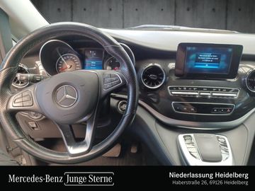 Mercedes V 220 - 12
