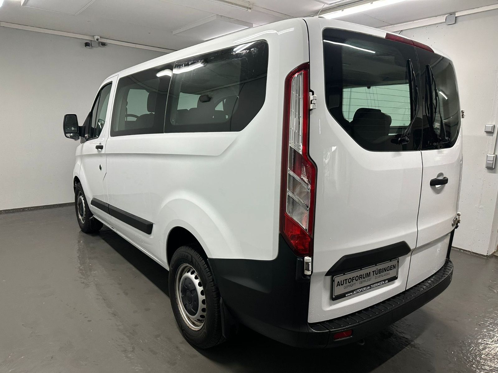 Fahrzeugabbildung Ford Transit Custom 320 L1H1 Trend* 9-SITZE *KLIMA*