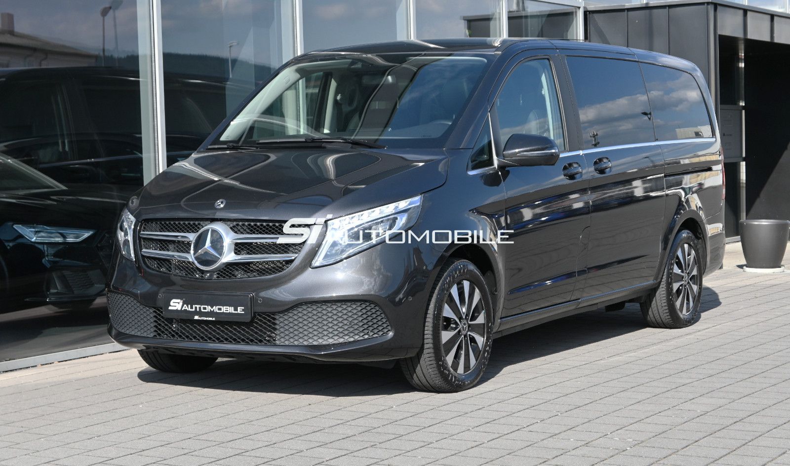 Fahrzeugabbildung Mercedes-Benz V 300 d 4Mat. Lang AVANTG. EDITION °PANO°STANDHZ