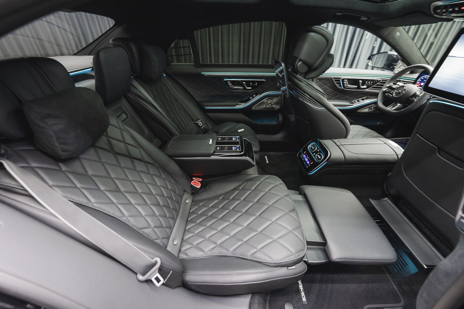 Fahrzeugabbildung Mercedes-Benz S 450 4M Lang MY27 Facelift AMG Plus Fond TV