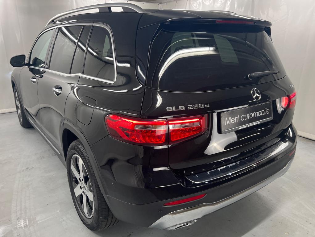Mercedes-Benz GLB 220