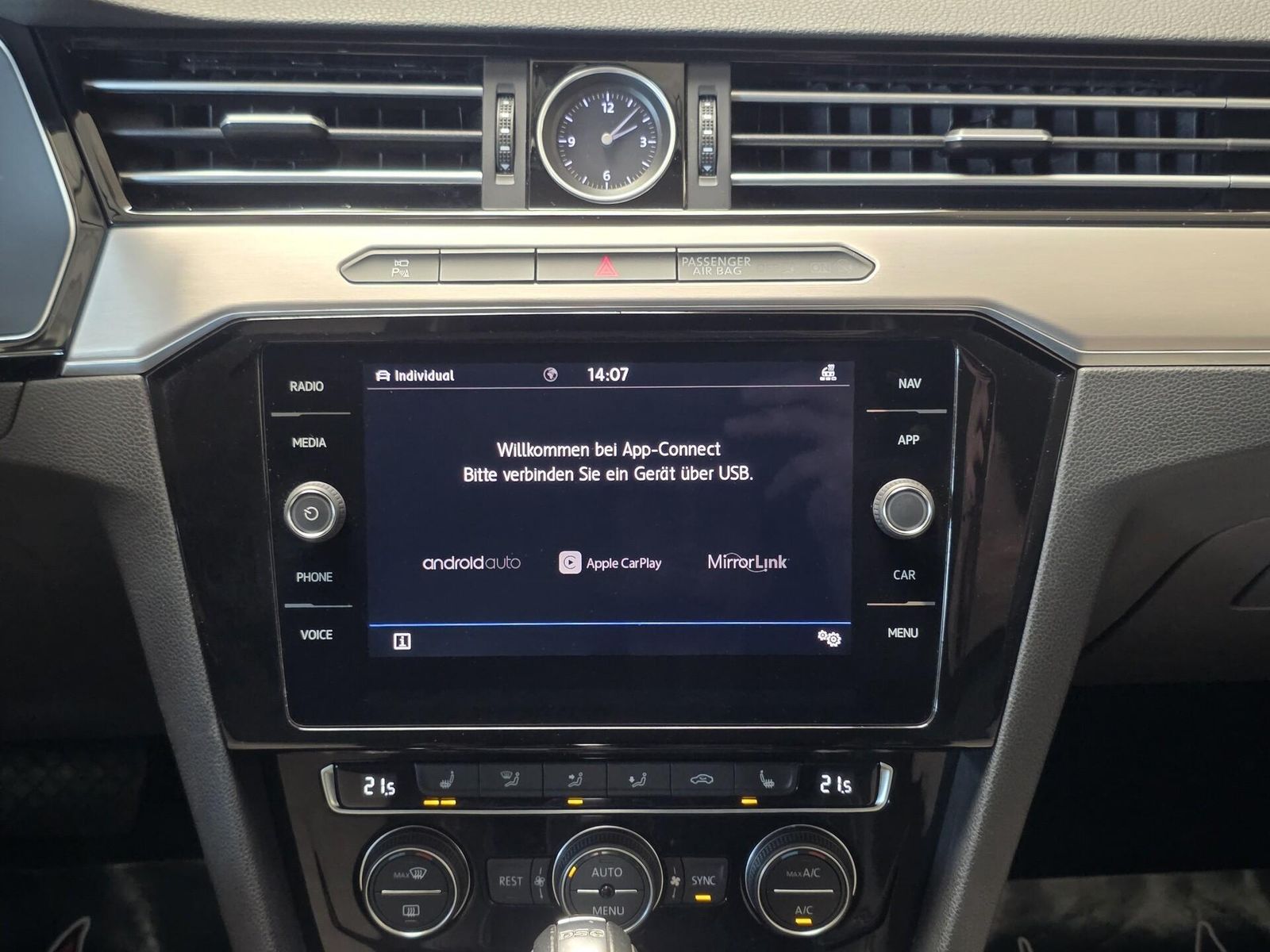 Fahrzeugabbildung Volkswagen Passat Variant 4M R-Line/Keyles/DAB/Carplay/Ahk
