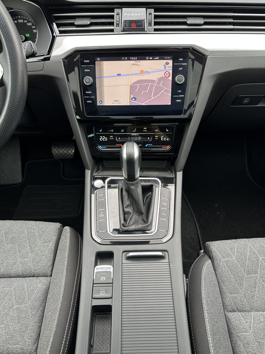 Fahrzeugabbildung Volkswagen Passat Variant GTE NAV+MATRIX+ACC+PANO+AHK+17ZO