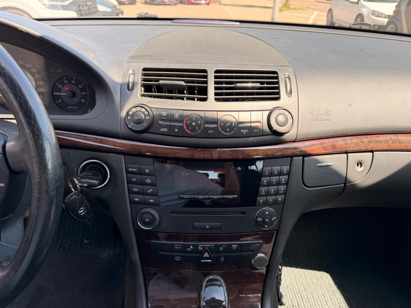 Mercedes-Benz E200 2005 — photo 6