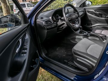 Hyundai i30 cw Pure Kamera Navi SHZ PDC TEMP