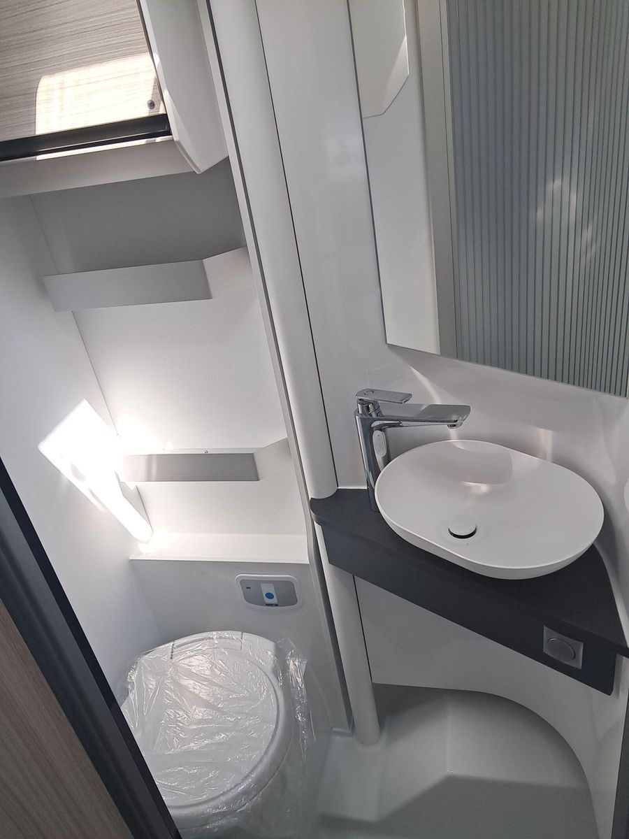 Fahrzeugabbildung Adria Compact DL 60Y Abwassertank isoliert