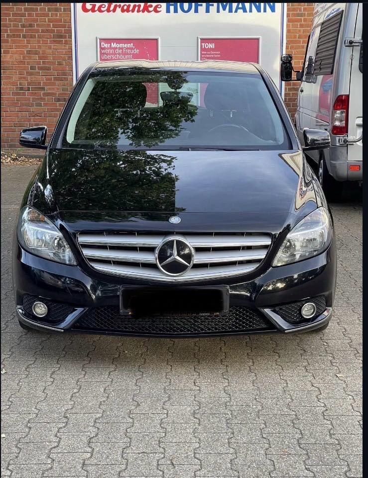 Mercedes-Benz B 180