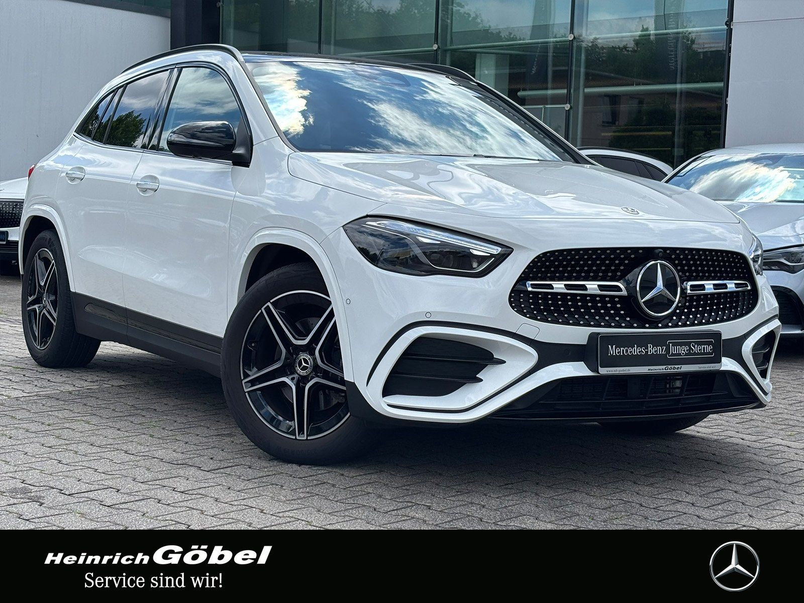 Fahrzeugabbildung Mercedes-Benz GLA 200 AMG*PANO*AHK*APPLE-CARP*360°KA*DISTRONIC