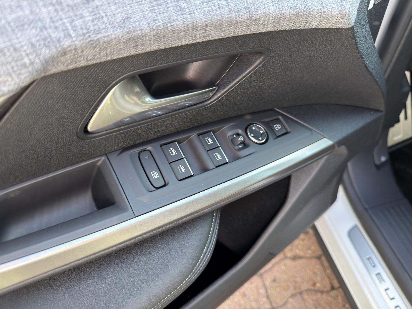 Peugeot 3008 GT 210 Kam.+KeyLess+LED+Navi
