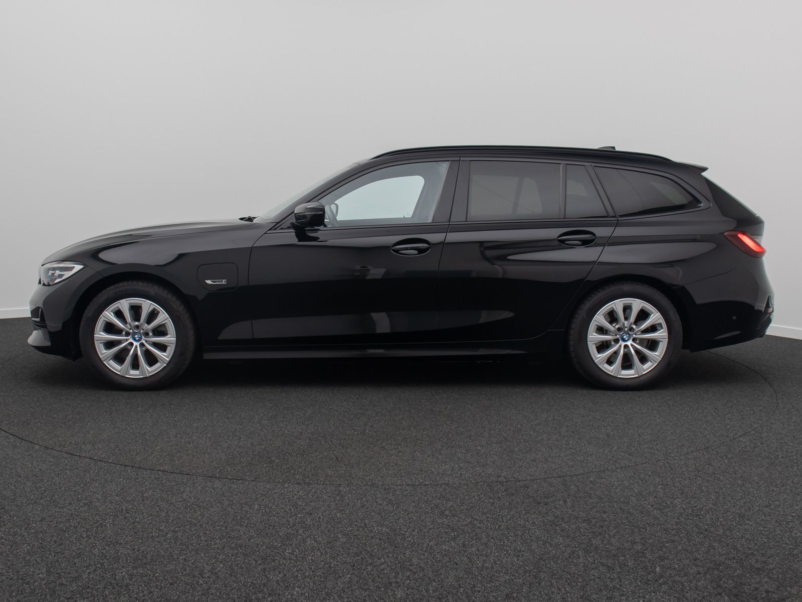 Fahrzeugabbildung BMW 320e Kamera HiFi DAB Alarm AHK Geschwindigkeitsr