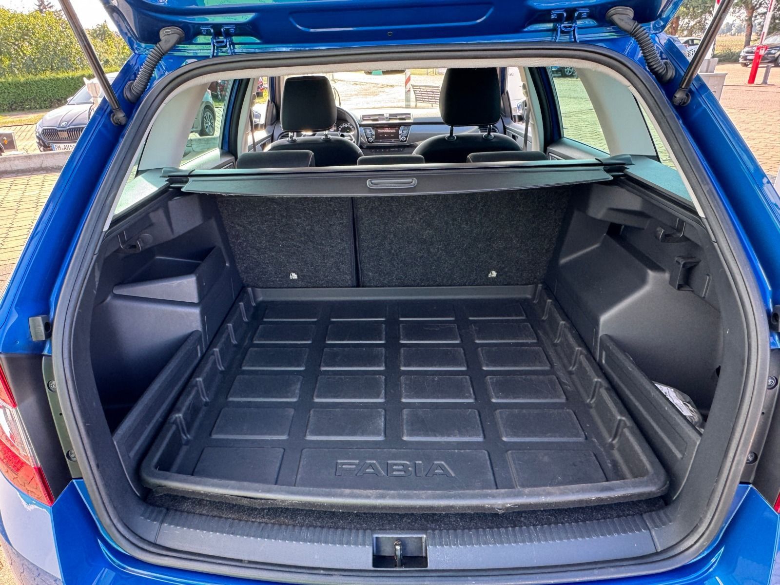 Fahrzeugabbildung SKODA Fabia Combi Best of 95PS DSG*AHK*LED*NAVI