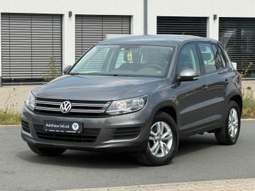 Volkswagen Tiguan - 1