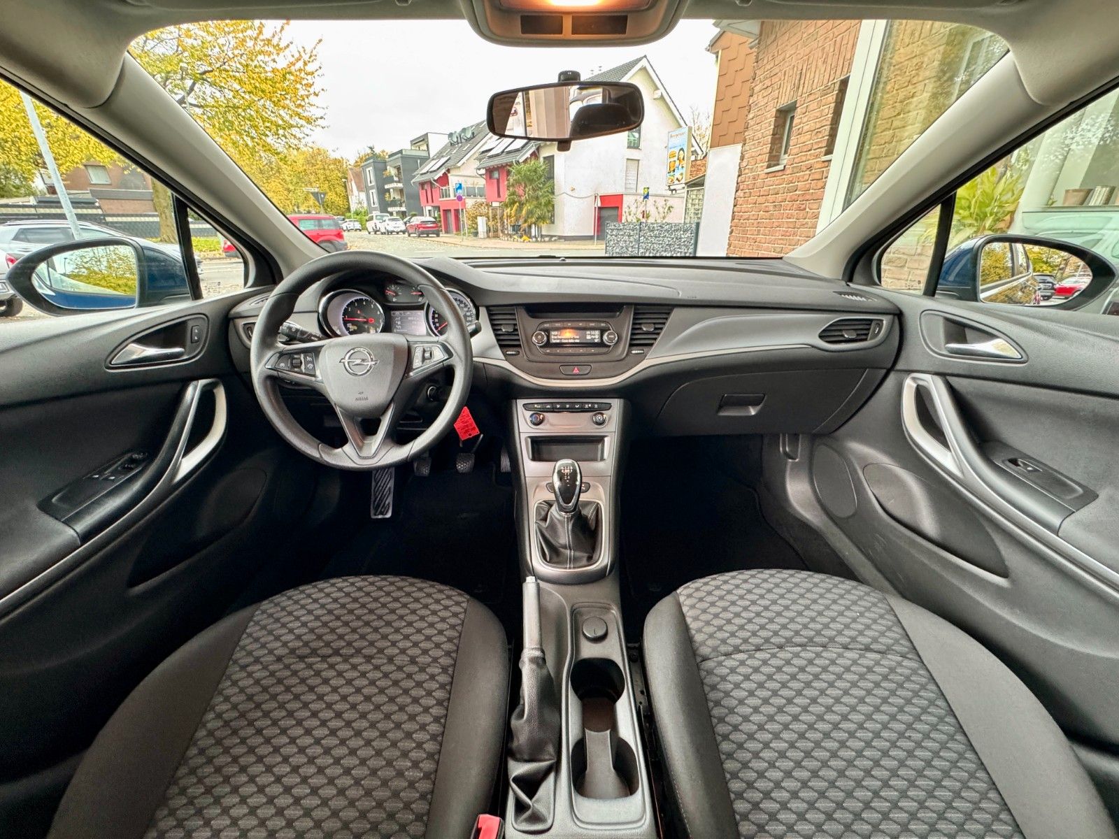 Fahrzeugabbildung Opel Astra K Lim. Selection Klima/Bluetooth/PDC