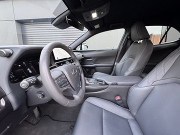 Lexus UX - 8