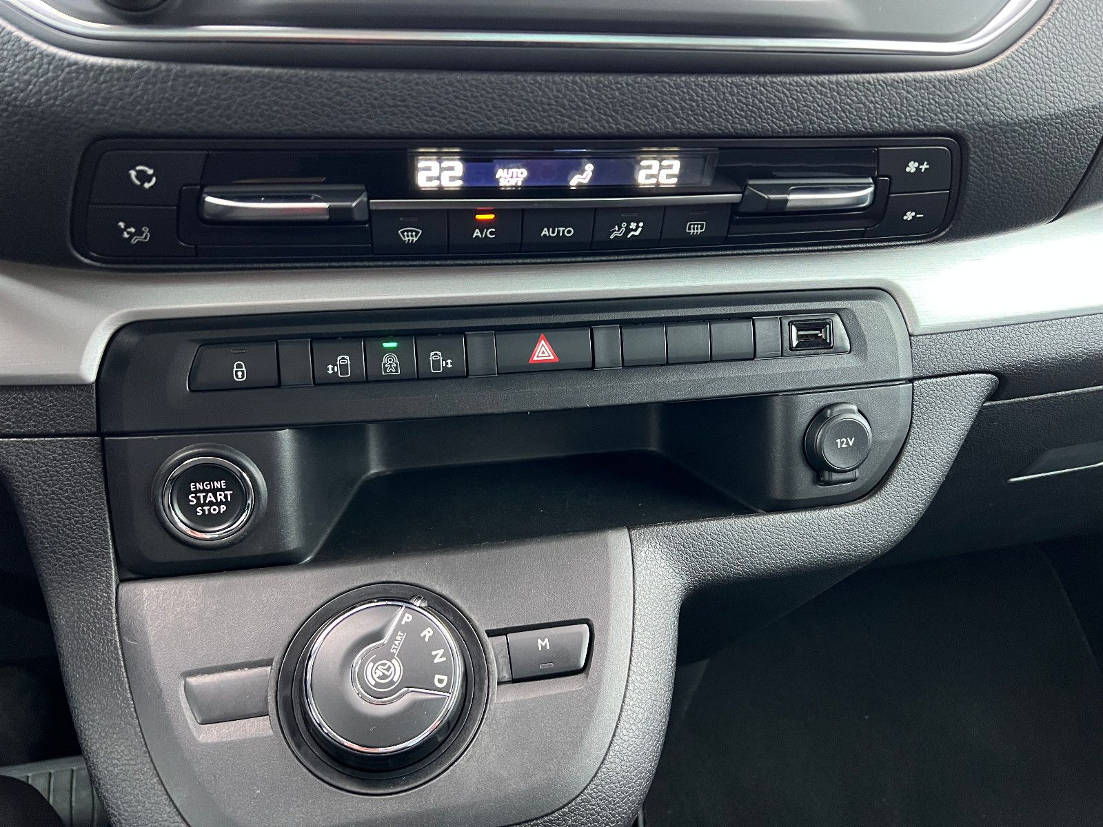 Fahrzeugabbildung Peugeot Traveller Business VIP L2 7-SITZER ABSOLUT VOLL