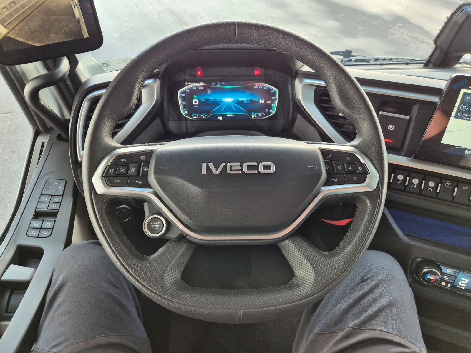 Fahrzeugabbildung Iveco AS280X58Y/ PS ON Meiller AK 16. T Funk AHK Cam