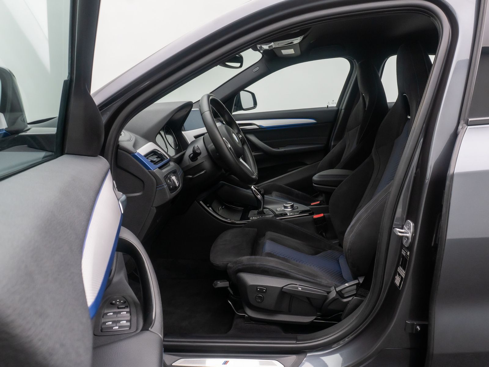 Fahrzeugabbildung BMW X2 sD18i M Sport AHK Kamera GeschwindiReg 19Zoll