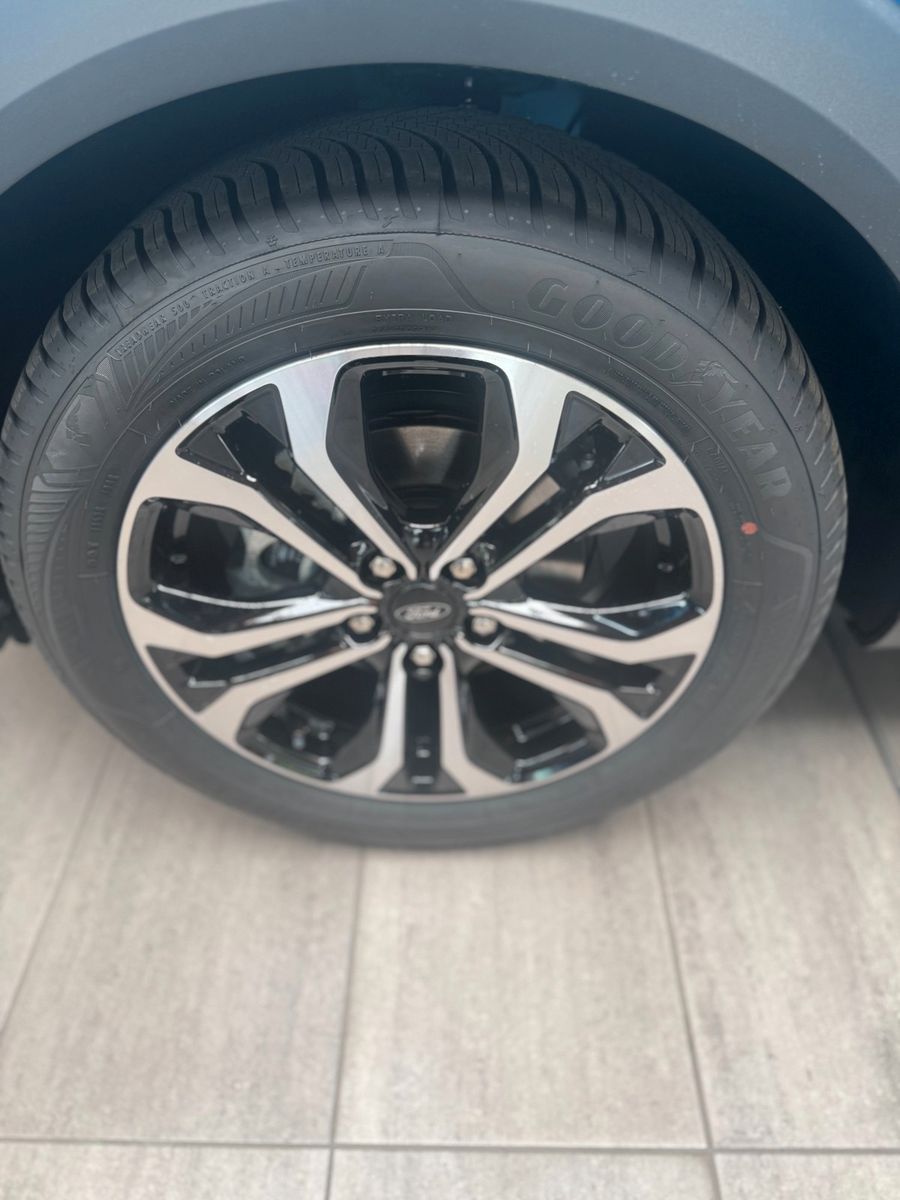 Fahrzeugabbildung Ford Puma Titanium Automatik / LED