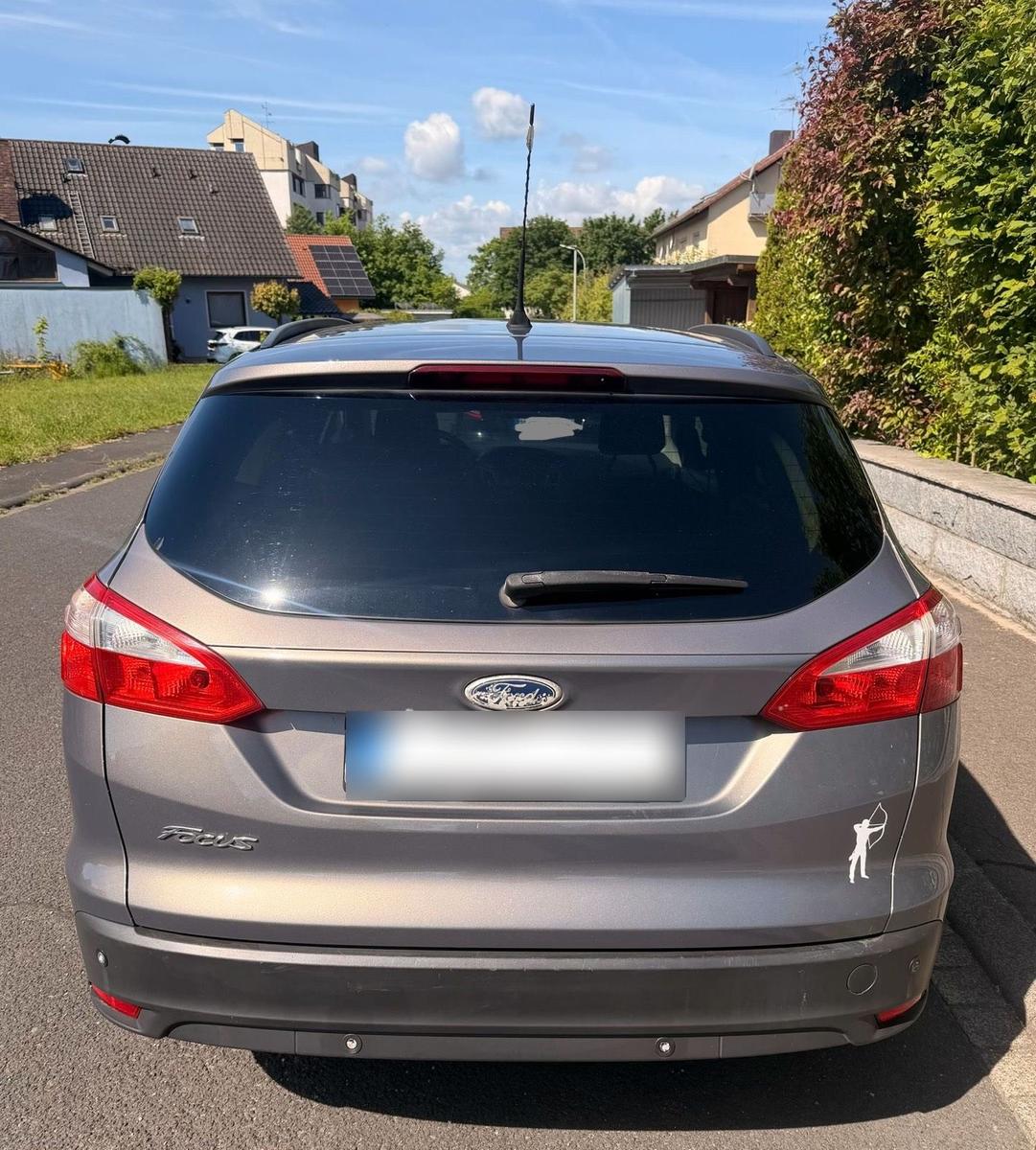 Ford Focus 2011 — rear view
