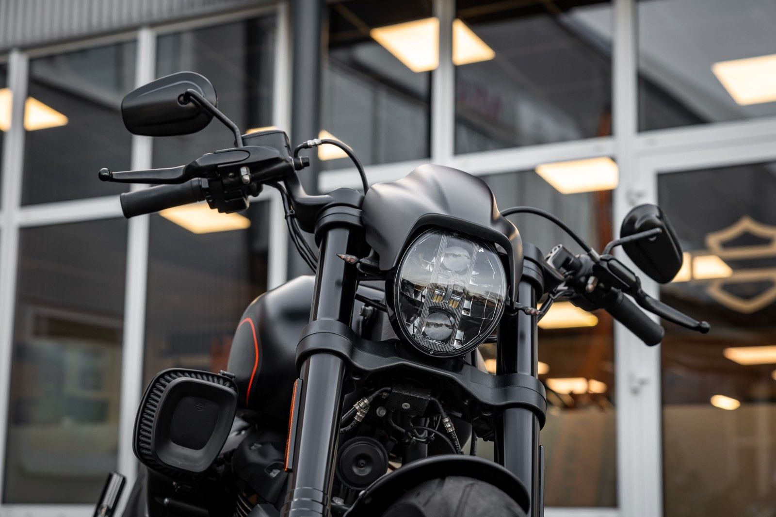 Fahrzeugabbildung Harley-Davidson FXDRS 114 CUI - KESSTECH - SEITLICHER KZH