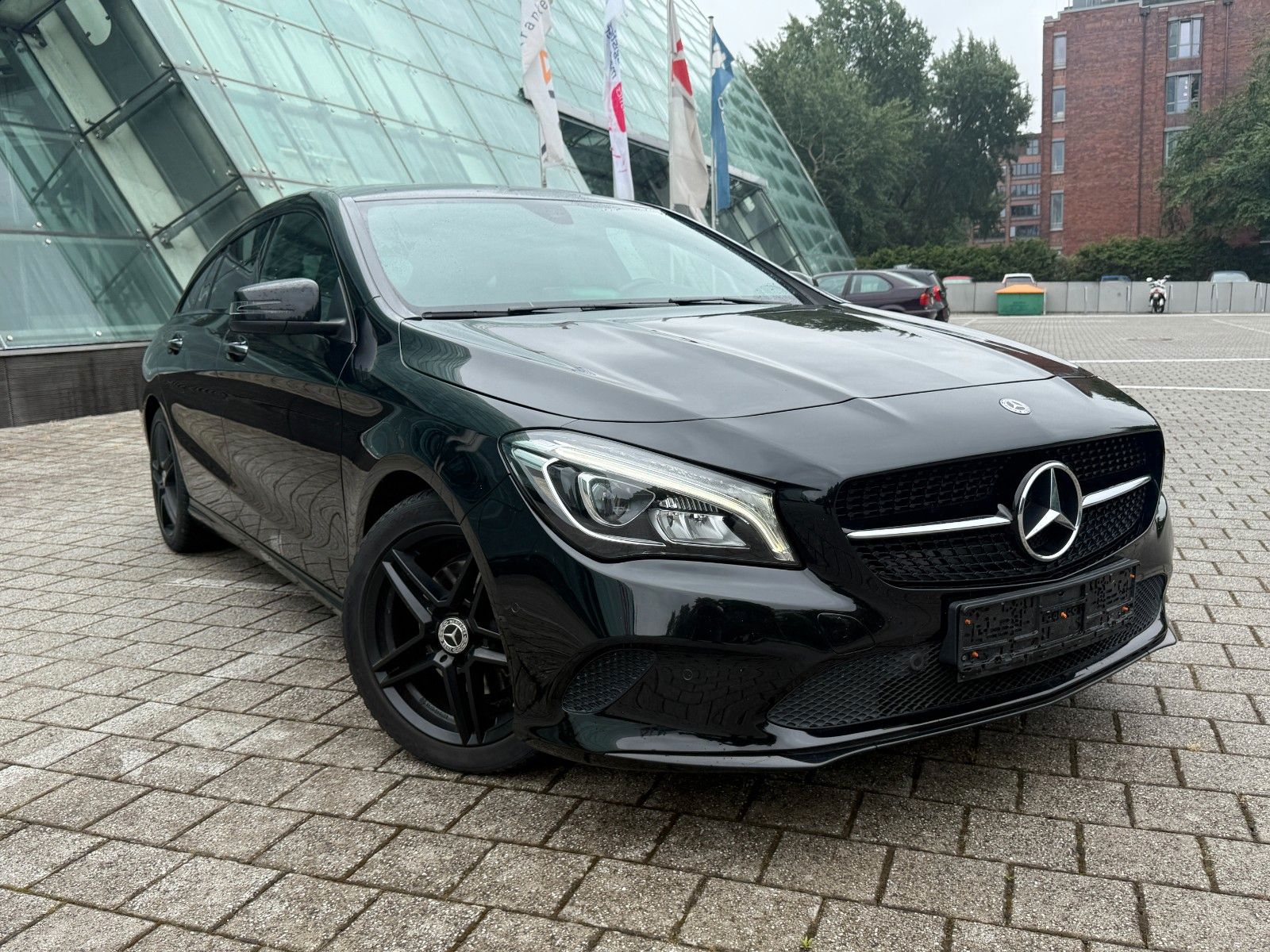 MERCEDES-BENZ CLA 220 Shooting Brake-4MATIC-Bitte Lesen!NightP