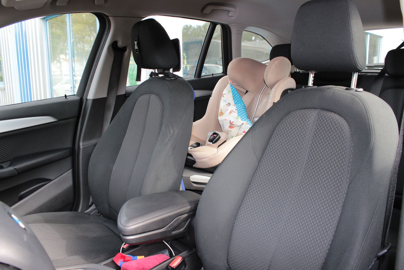 Fahrzeugabbildung BMW X1 sDrive 18 i