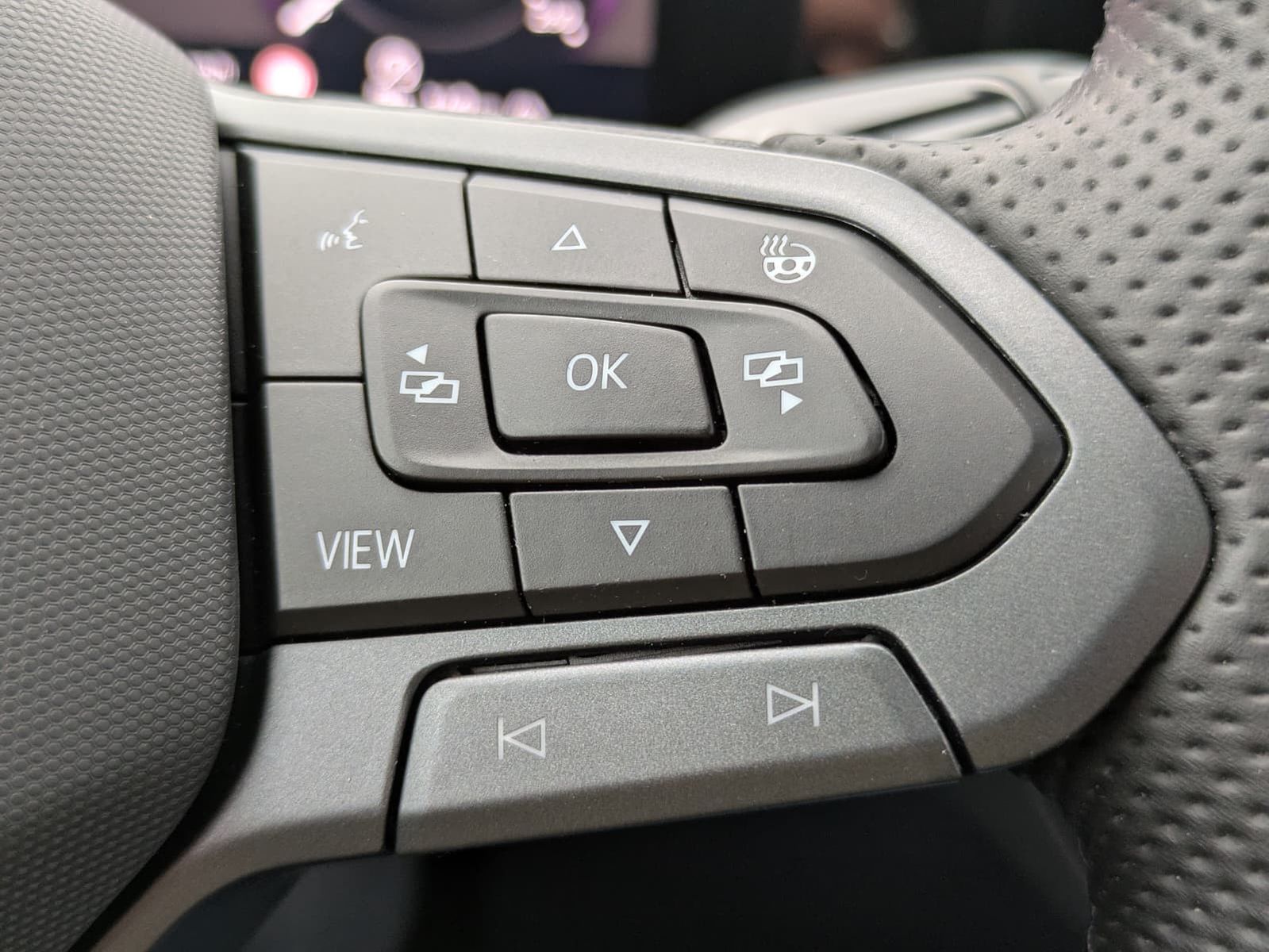 Fahrzeugabbildung Volkswagen Tayron 2.0 TDI 4M R-Line BLACK*7Si*MATRIX*PANO