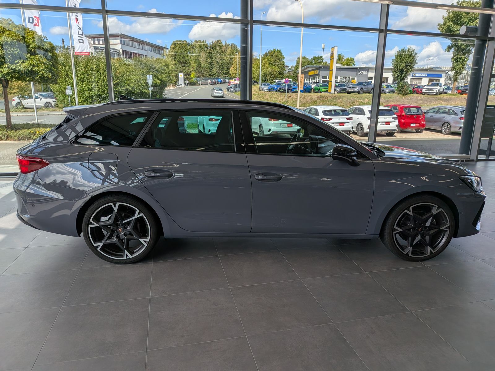 Fahrzeugabbildung CUPRA Leon 1.5 eTSI DINAMICA MATRIX ACC PANO AHK 5J-Ga