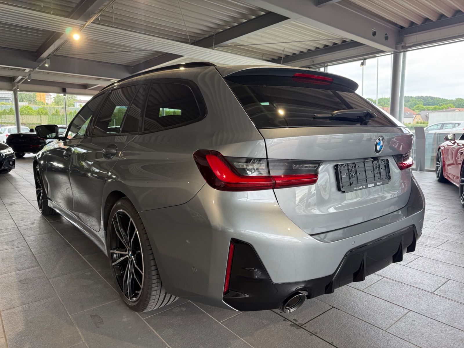 Fahrzeugabbildung BMW 320d Touring xDrive MSport*LED*HK*AHK*MSitze*360
