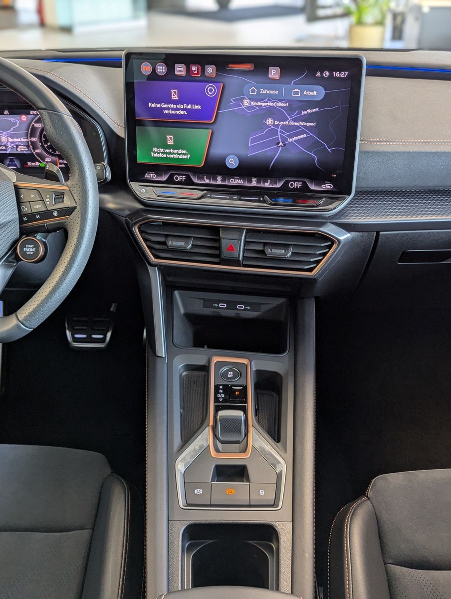 Fahrzeugabbildung CUPRA Leon 2.0 TSI 4D VZ Matrix Pano Sennheiser AHK 19