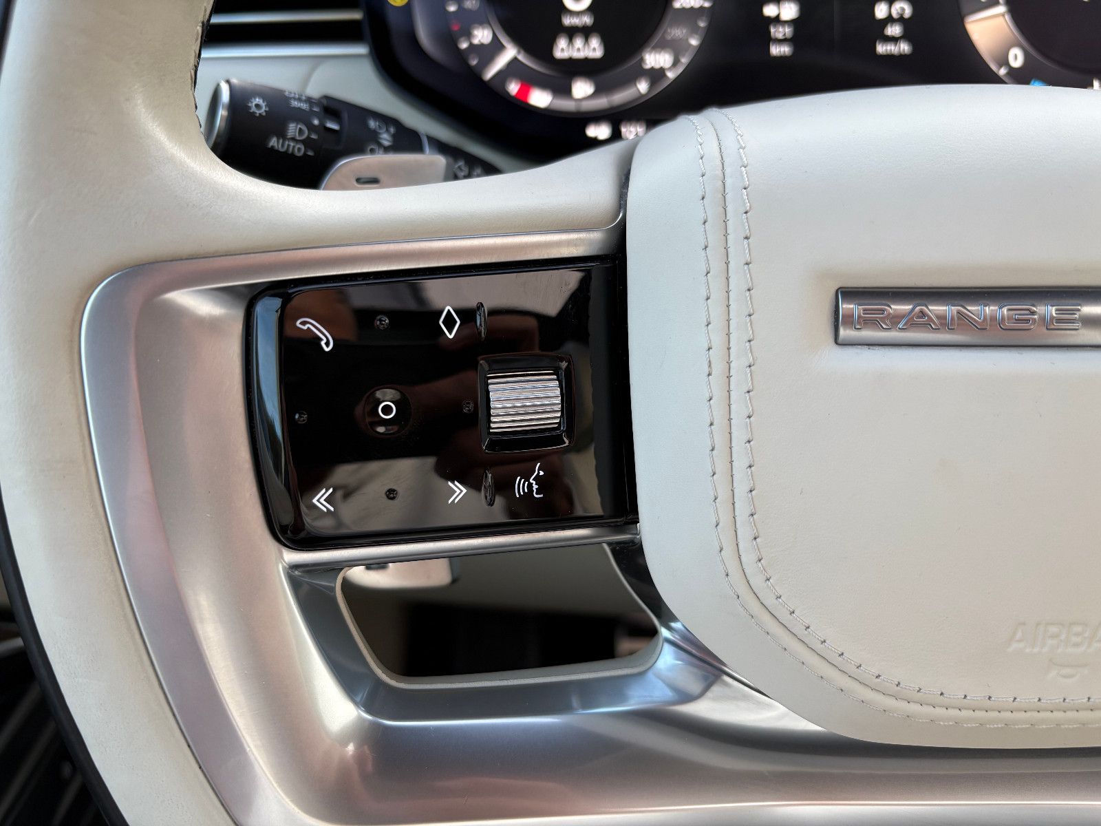 Fahrzeugabbildung Land Rover Range Rover HSE/FOND-TV/MASSAGE/PANO/360°/VOLL