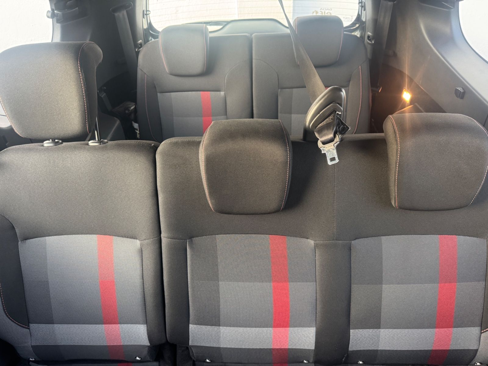 Fahrzeugabbildung Dacia Lodgy Stepway Plus,Navi,SH,Kamera,AHK, 7 Sitzer