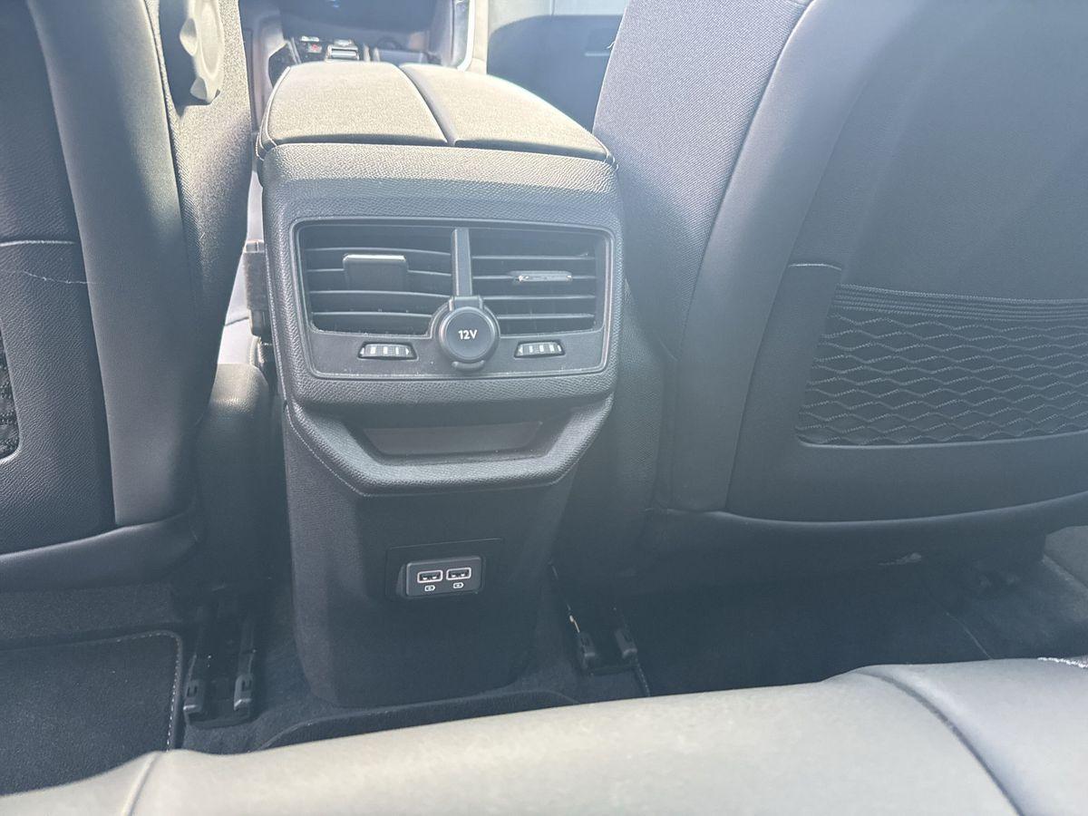 Peugeot 3008 GT / Allwetterreifen / Sitzheizung / Kamera