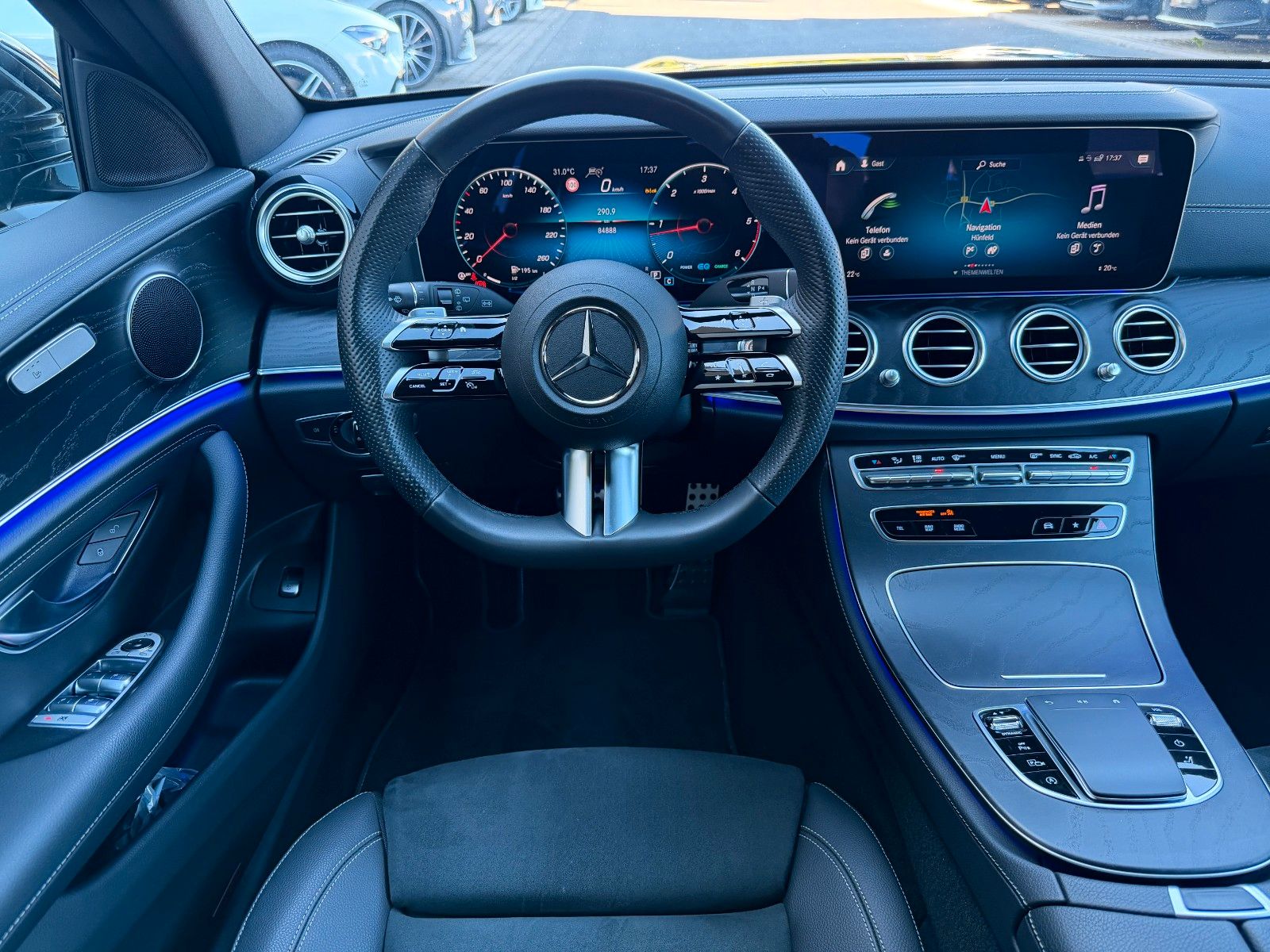 Fahrzeugabbildung Mercedes-Benz E 220d T AMG+Distr+MultiB+AHK+Ambiente+