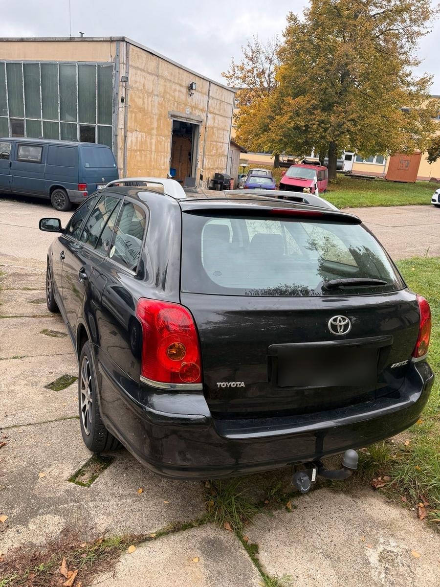 Toyota Avensis 2005 — двигун 129 HP (95kW)