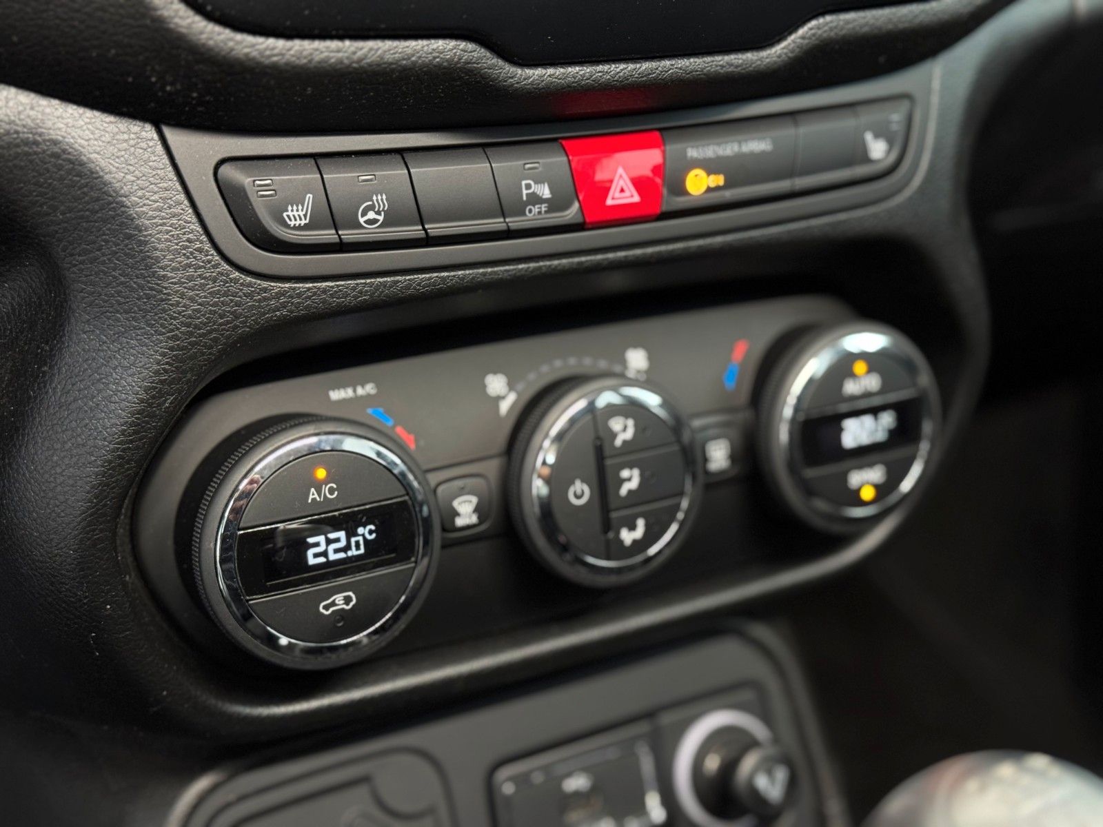 Fahrzeugabbildung Jeep Renegade 1.6 E-torQ Night Eagle FWD "Navigation"