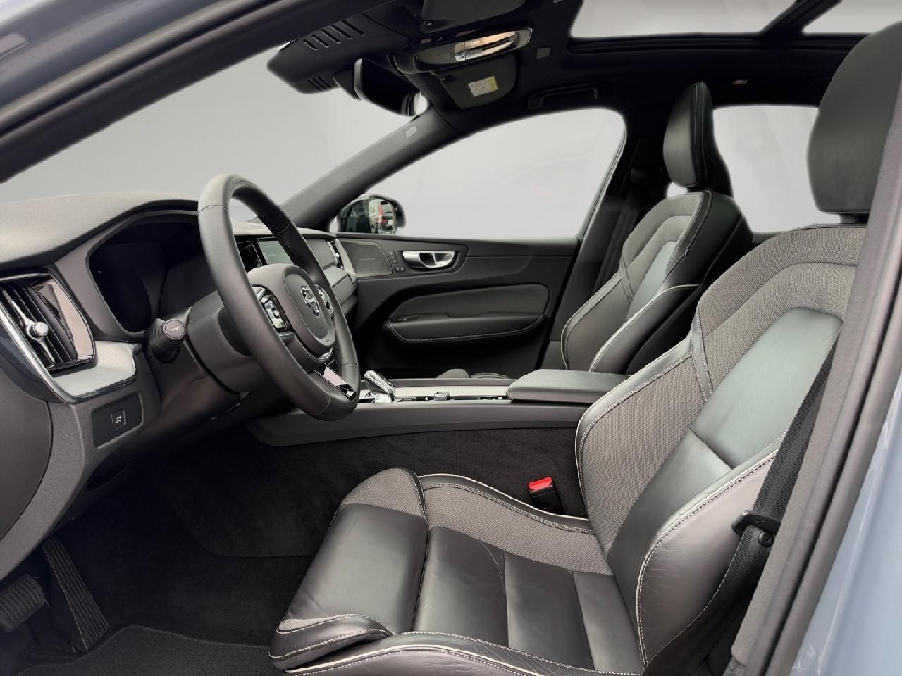 Fahrzeugabbildung Volvo XC60 B4 Diesel Plus Dark 2WD